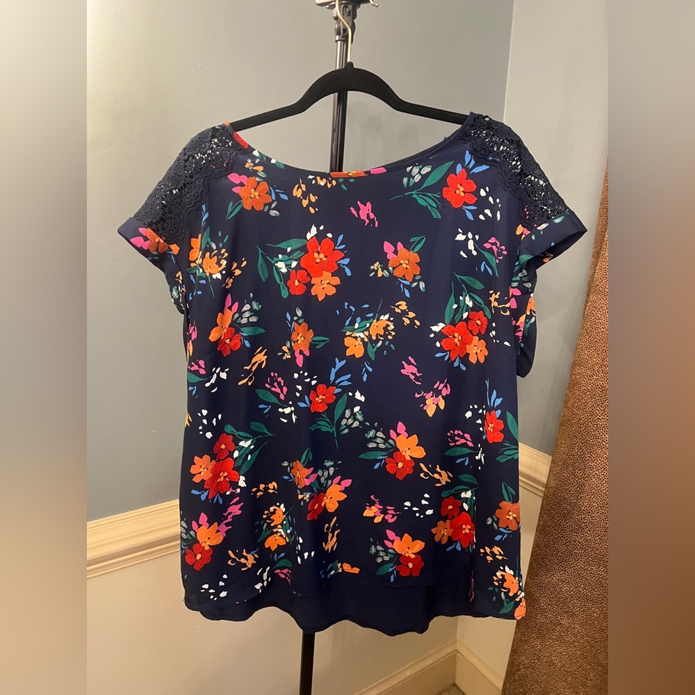 Fortune + Ivy Floral‎ Navy Blouse with Lace Detail XXL